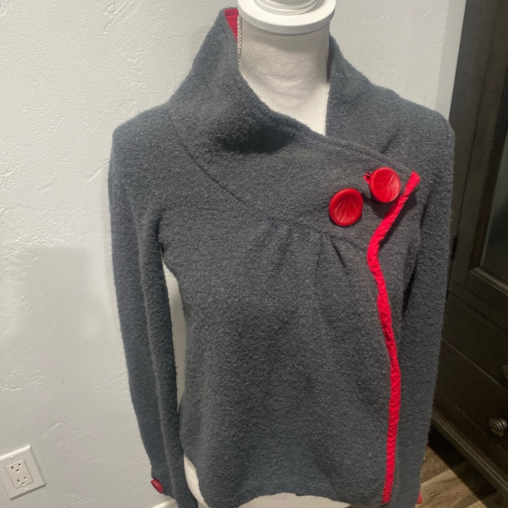 Stylish Gray Sweater with Red Accents